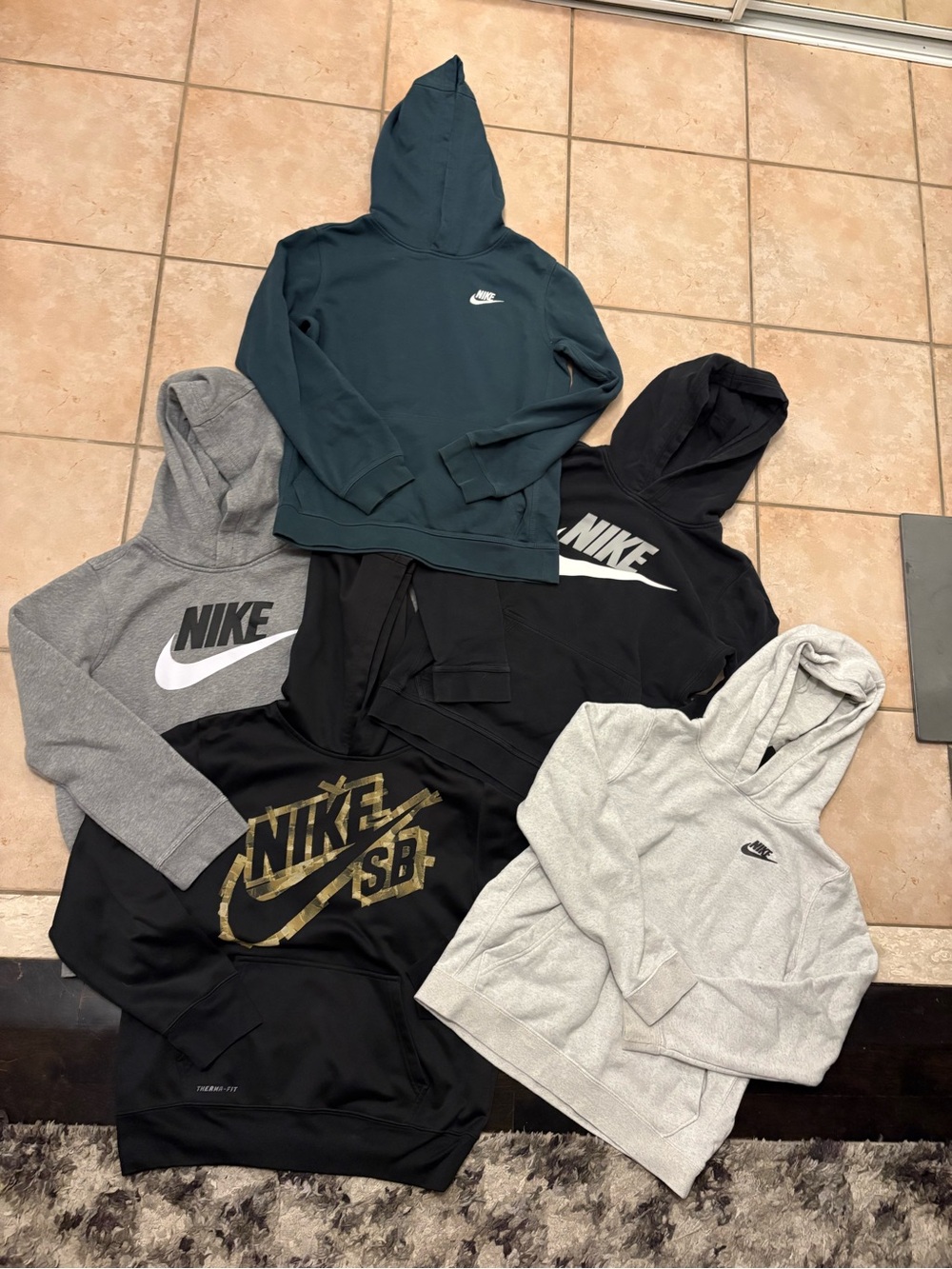 Nike Hoodies Bundle - All Yourh Large